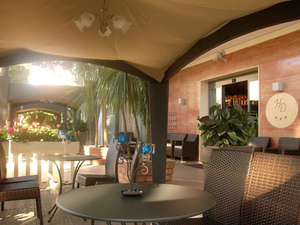 Hotel Donatella Pinarella Cervia Esterno foto