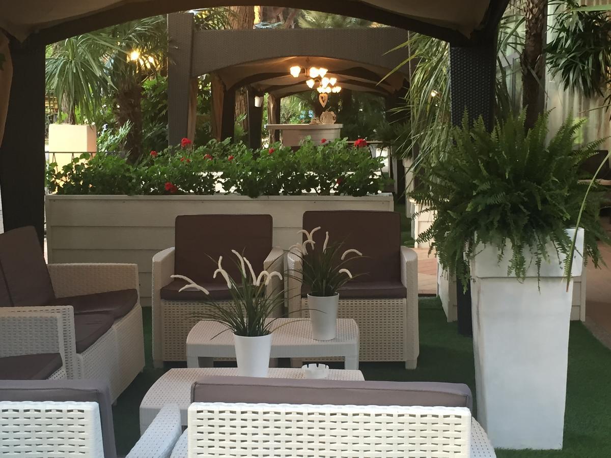 Hotel Donatella Pinarella Cervia Esterno foto