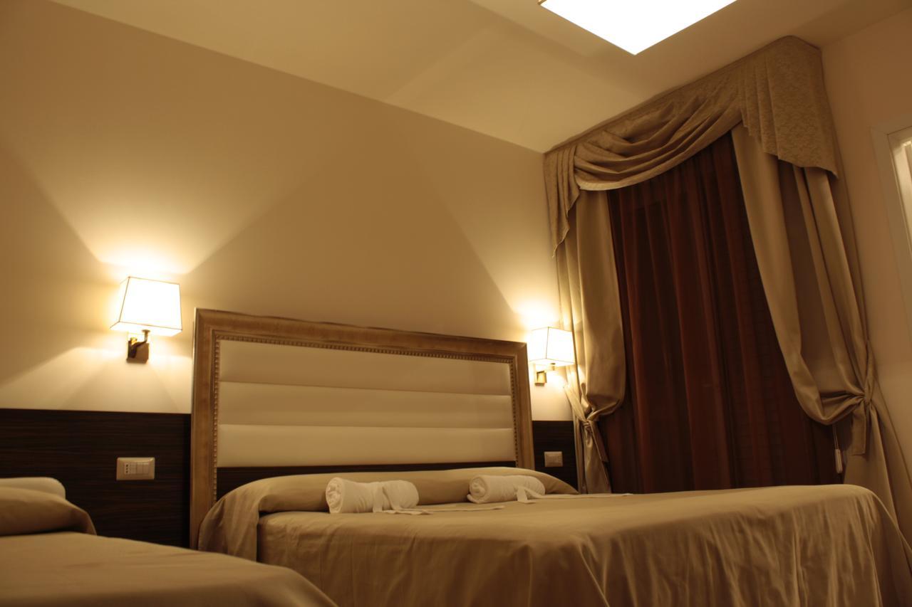 Hotel Donatella Pinarella Cervia Esterno foto