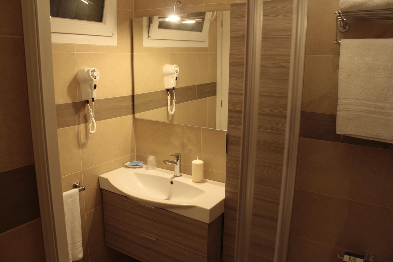 Hotel Donatella Pinarella Cervia Esterno foto