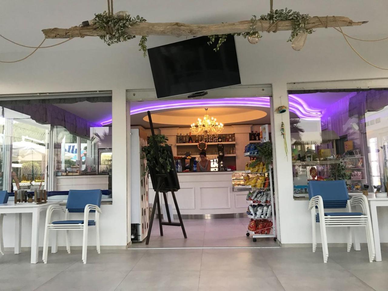 Hotel Donatella Pinarella Cervia Esterno foto