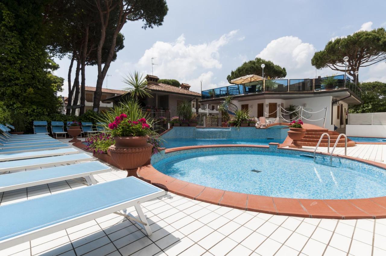 Hotel Donatella Pinarella Cervia Esterno foto
