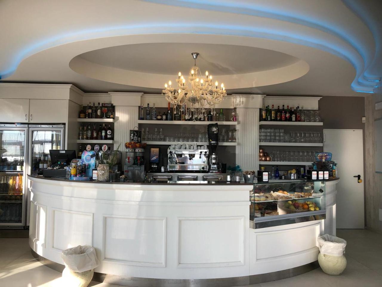 Hotel Donatella Pinarella Cervia Esterno foto