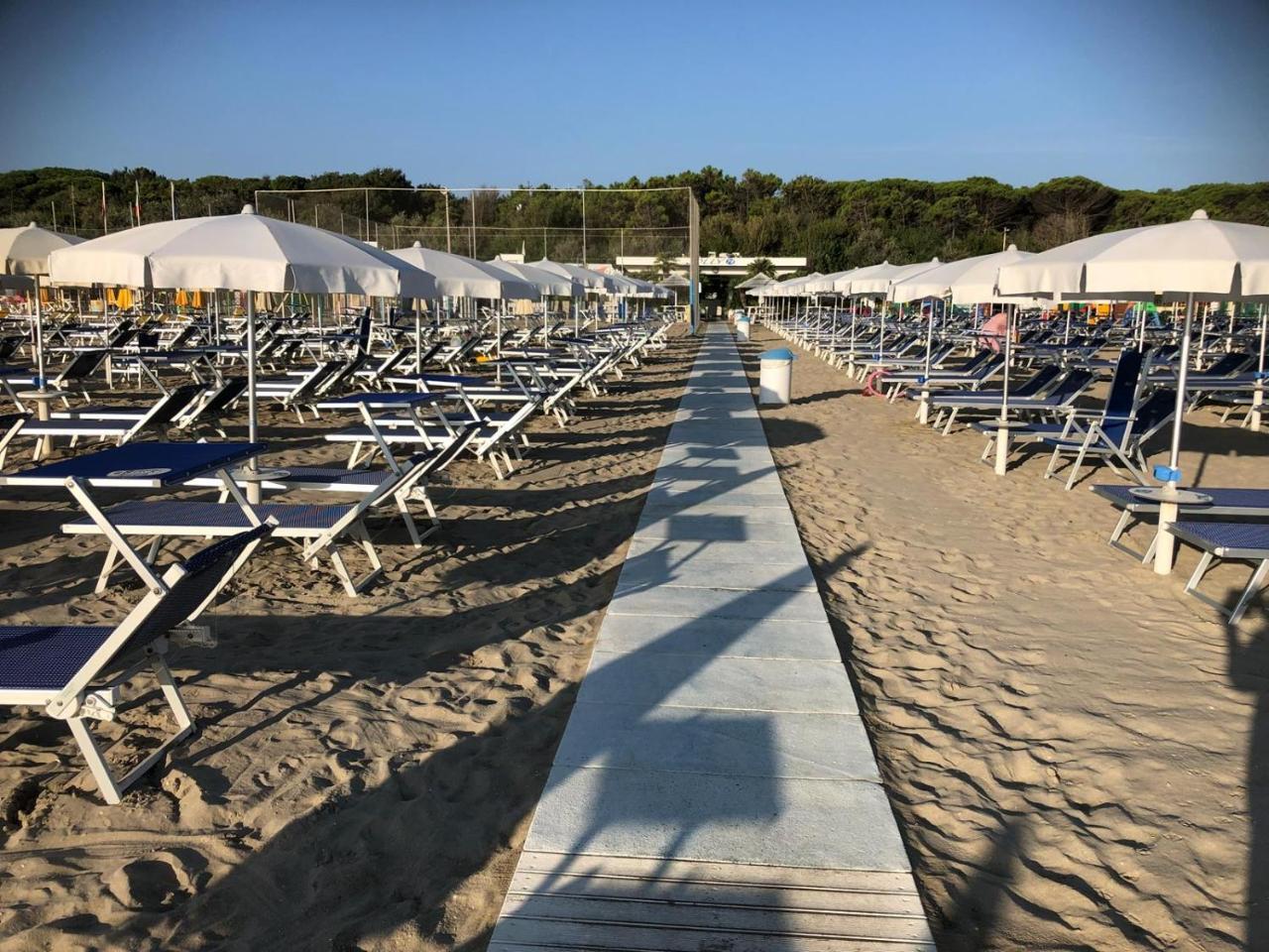 Hotel Donatella Pinarella Cervia Esterno foto