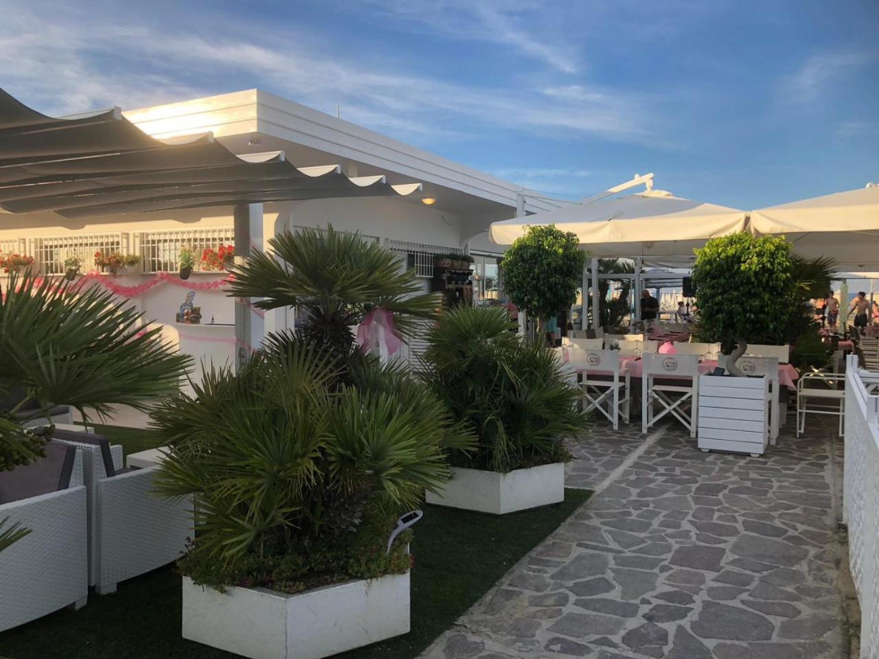 Hotel Donatella Pinarella Cervia Esterno foto