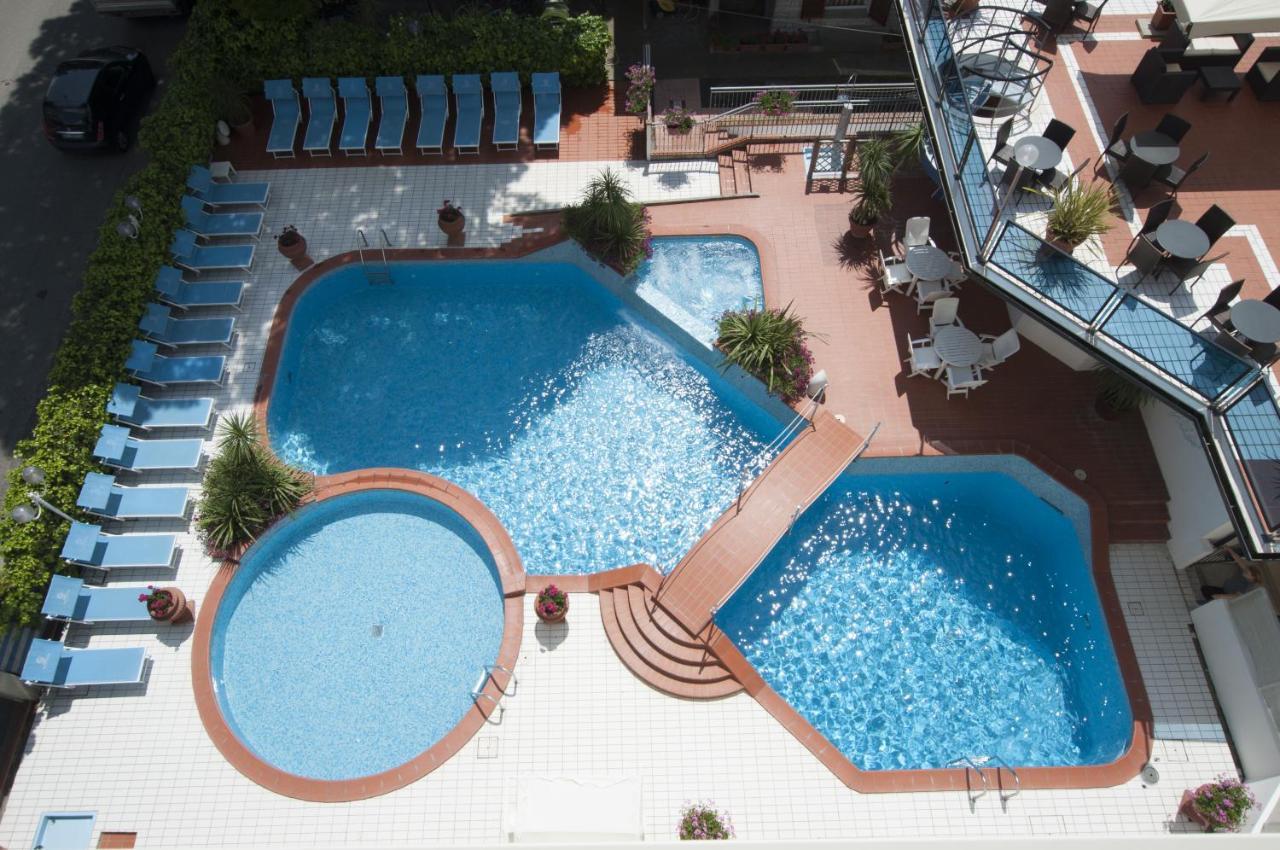 Hotel Donatella Pinarella Cervia Esterno foto