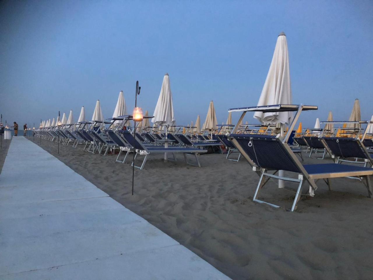 Hotel Donatella Pinarella Cervia Esterno foto