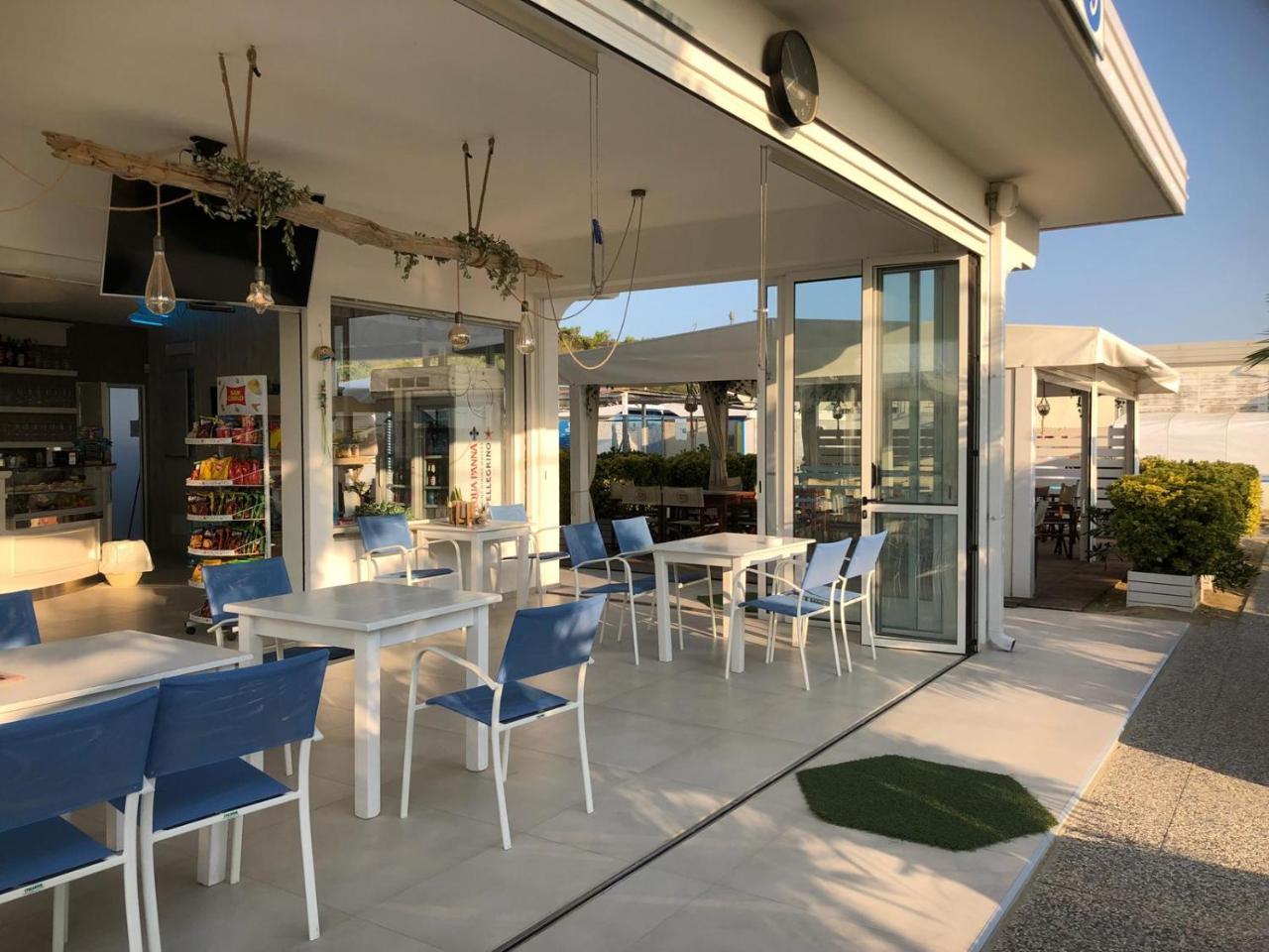 Hotel Donatella Pinarella Cervia Esterno foto