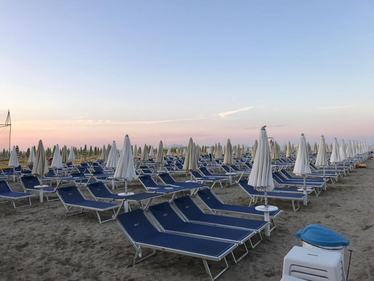 Hotel Donatella Pinarella Cervia Esterno foto